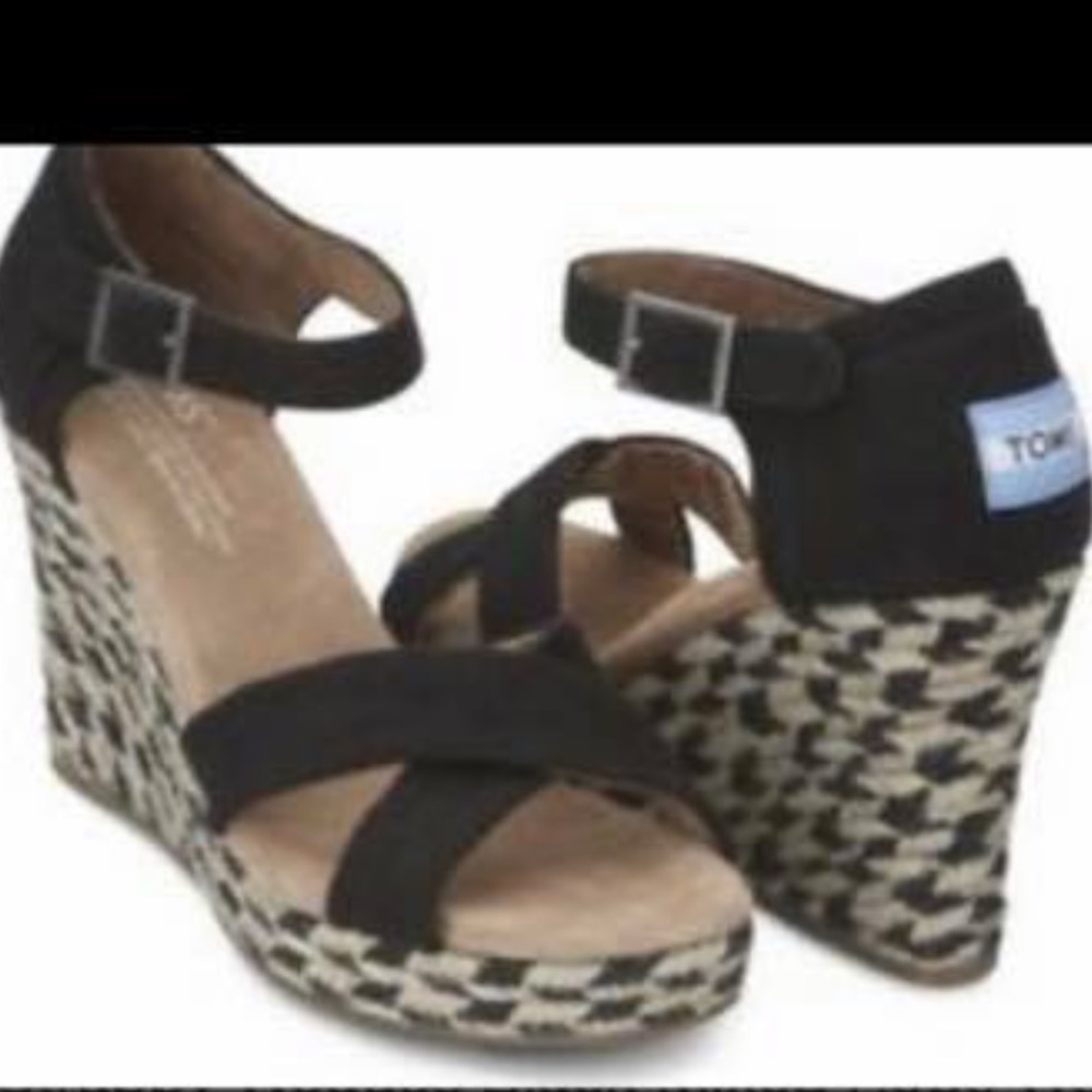 TOMS black wedges - sz 9